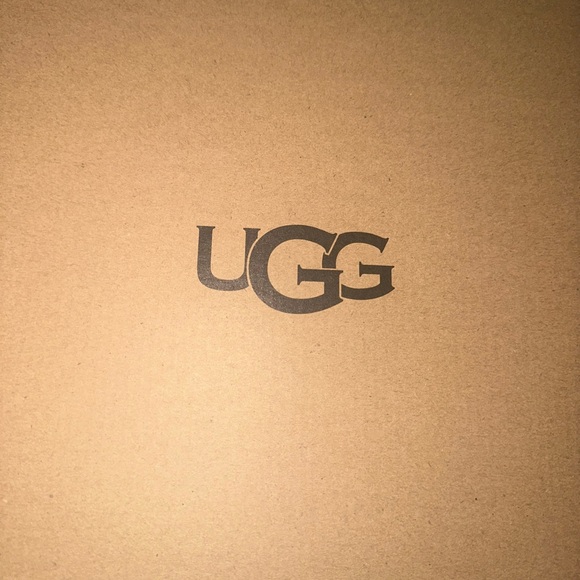 UGG CLASSIC SHORT STUD II CHARCOAL - Picture 3 of 10